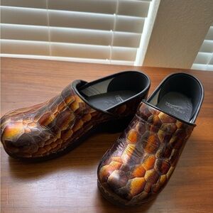 Dansko Brown and Orange Snakeskin style Clogs Sz 36/6